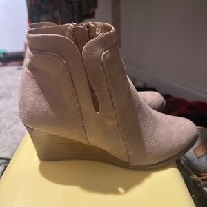 Classic Women's Wedge Ankle Boots - Beige Suede